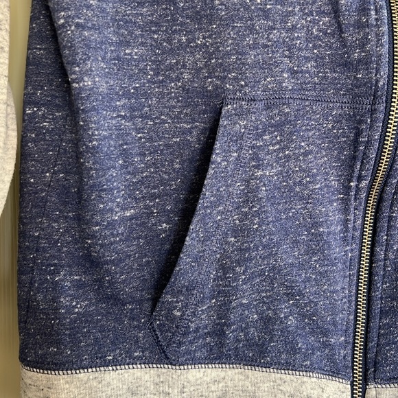 NIKE Ladies NEW YORK YANKEES HOODIE ⚾️ - Picture 3 of 9